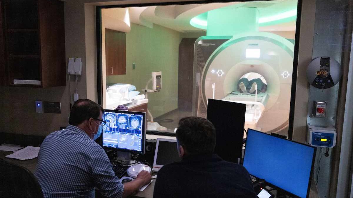 Building Personal Magnetism: The Complete Guide to Becoming Naturally Charismatic