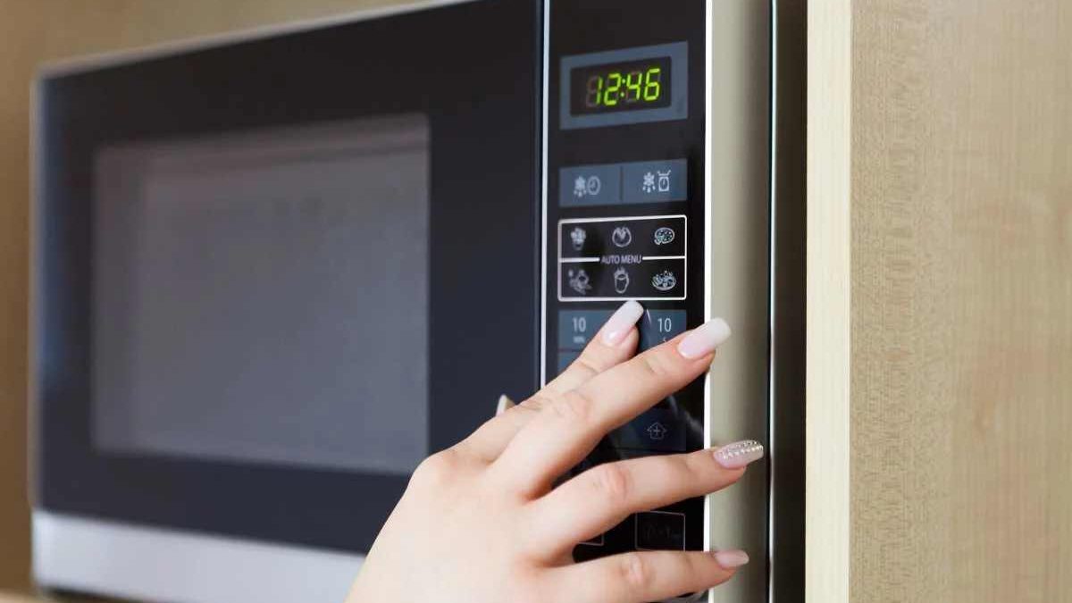 The Ultimate Guide: How to Clean a Microwave